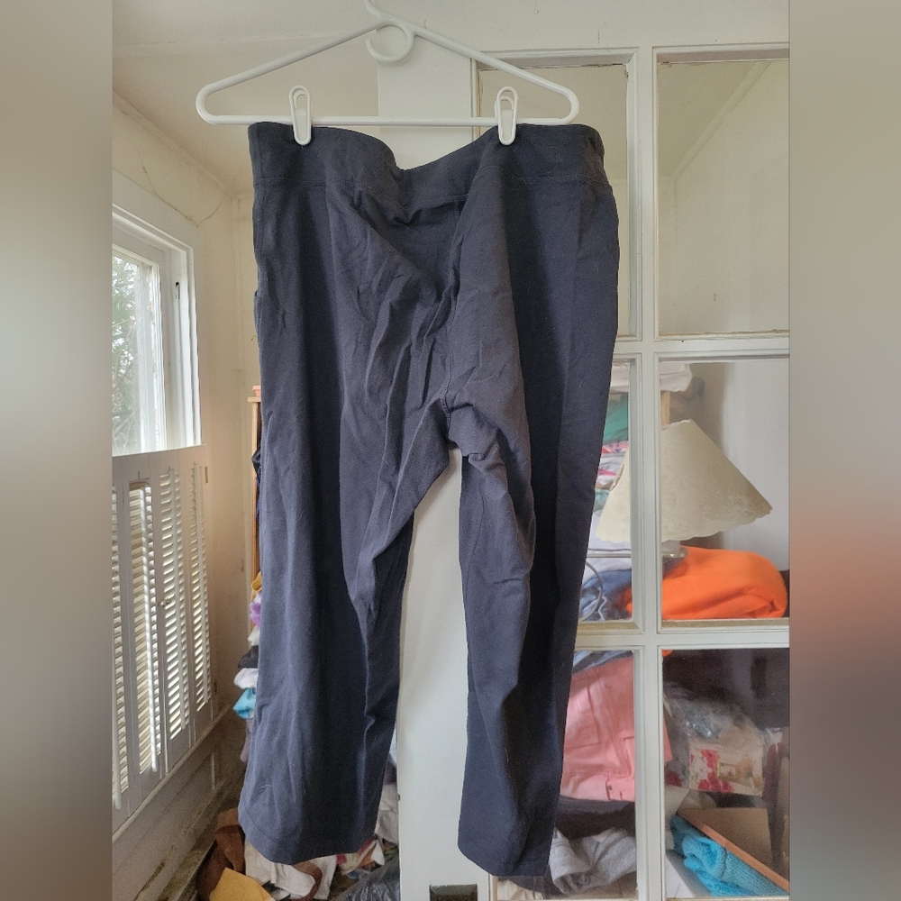 Active wear/yoga pants Capri length. Brand new.